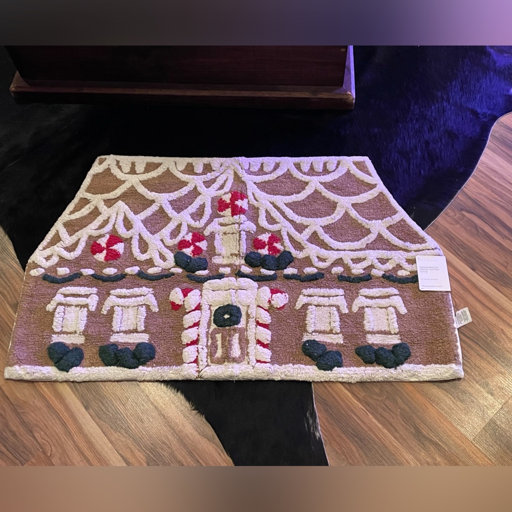 Pottery Barn Gingerbread Bath Rug NWT